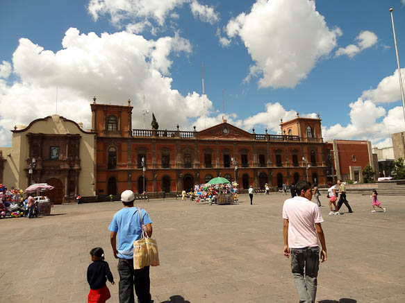 entrance to university of san luis potosi