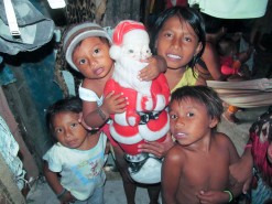Kuna Kids With Santa Clause