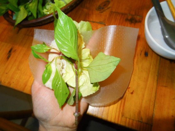 Make A Small Sandwich In The Rice Paper