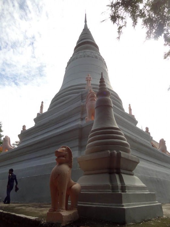 Wat Phnom (10)