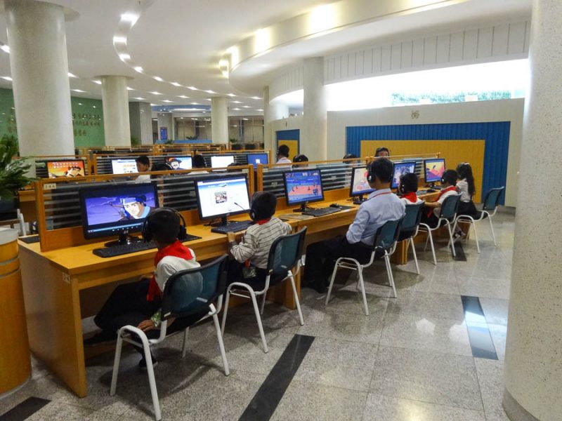 Kids Using The Intranet 